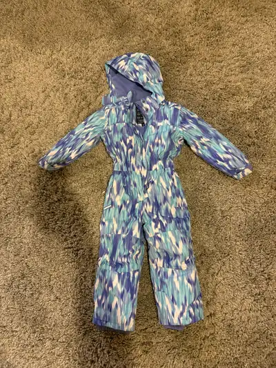 Like New kids size 3-4 year old Mountain Warehouse One Piece snowsuit. Excellent condition, barely w...