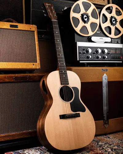Gibson G-00 acoustic guitar...mint like new, View more