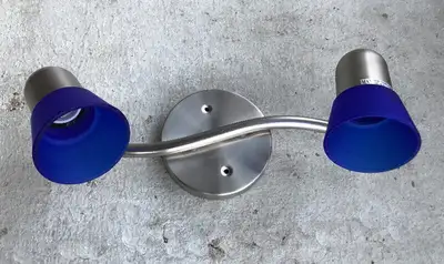 Spot mobile ou luminaire amovible pour répondre à vos besoin d'éclairage. pour votre entrée, cuisine...