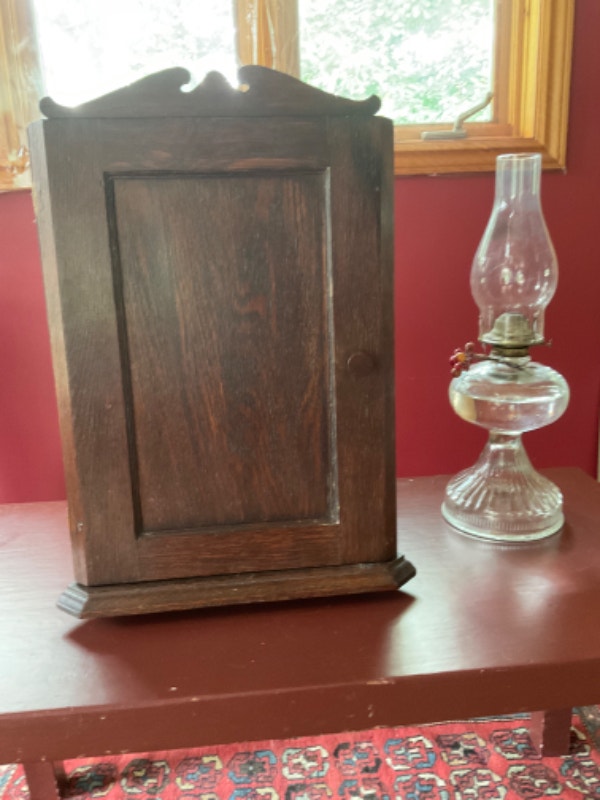 ANTIQUE OAK HANGING CORNER CUPBOARD Hutches & Display