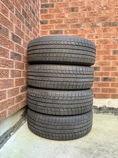 Michelin winter tires Size : 235/65/18 106 Tire production date: 2912 Pick up at Mississauga