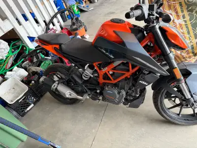 Selling my personal 2023 KTM Duke 390. Only 650 km – practically brand new. Just had fresh oil chang...