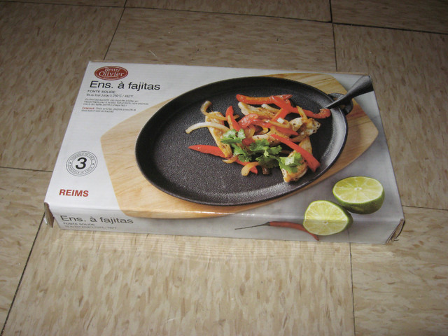 New Fajita Cast Iron Serving Sizzler Pan /Plate & Wooden Serving in Other in Ottawa - Image 2