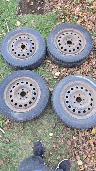 Hyundai Elantra 2013 195/65 R15 email: bimlarkin@hotmail.com