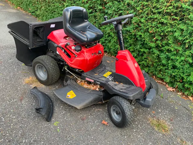 Tracteur à Gazon in Lawnmowers & Leaf Blowers in Sherbrooke - Image 4