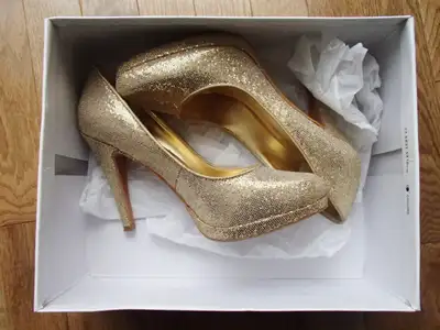 Nine West:high heels in sparkly gold glitter, View more