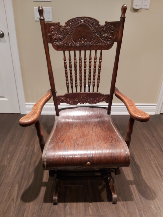 Platform Glider Rocking Chair in Chairs & Recliners in Markham / York Region - Image 2