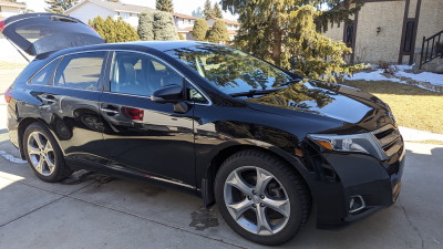  Venza Limited - highest trim AWD - winter tires