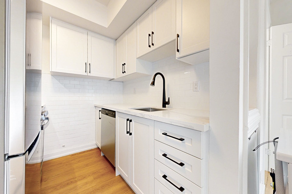 2 BED  1 BATH APARTMENT FOR RENT IN THE BEACHES 2