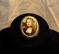 Gift - Vintage Brooch - Mona Lisa