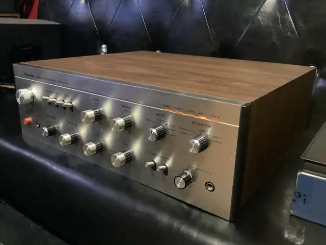 RARE VINTAGE HOLIDAY MODEL 7100 STEREO AMPLIFIER MADE IN JAPAN in Stereo Systems & Home Theatre in City of Toronto - Image 6