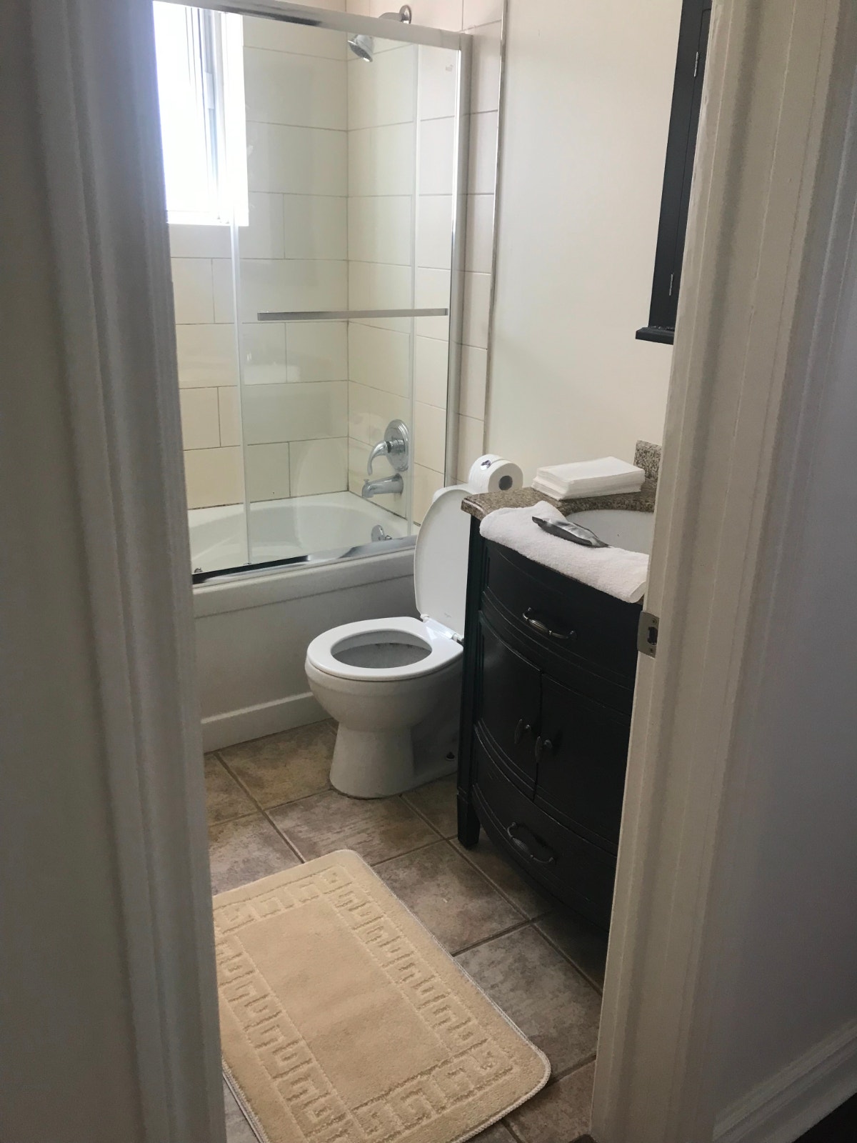 BEAUTIFUL HUGH ONE BEDROOM RENTAL FOR A PROFESSIONAL — photo 2