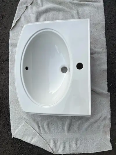Brand new, great for space saving in a bathroom