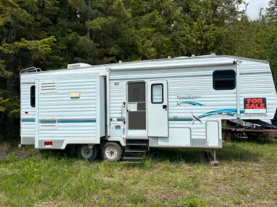 2005 Komfort trailblazerT252FS 27ft, 3 season, 2nd owner, excellent condition, comfortable, everythi...