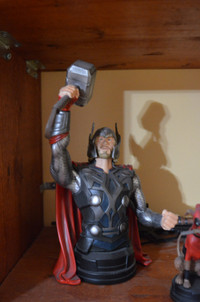 Marvel Avengers Thor gentle giant bust. mint condition