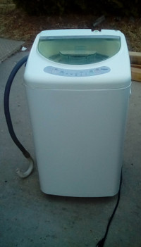 Haier HLP21N Portable washing machine good condition
