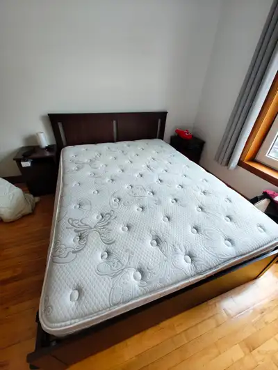 Grand matelas Sealy/ Queen Mattress Sealy, View more