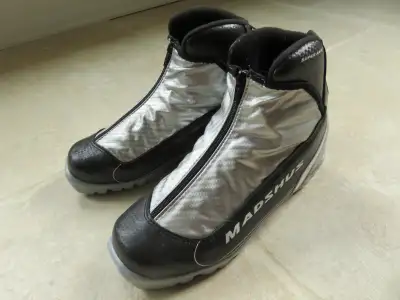 Madshus Junior Nordic Cross Country Ski Boots NNN 5/37, View more