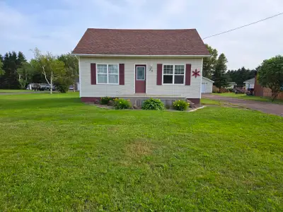 Bright, clean 2 bedroom, 2 bathroom house for rent. Includes snow removal, grass cutting, electricit...