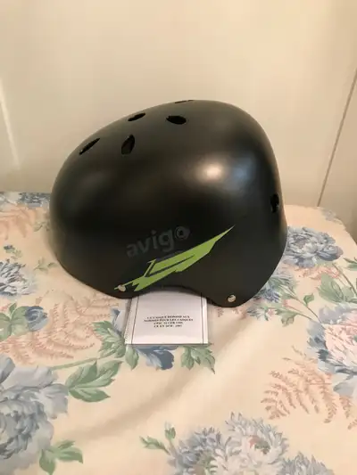 Avigo youth bike helmet (New), View more