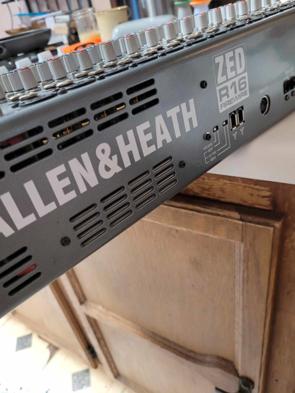 Allen&Heath ZED-R16 16-Channel Firewire Recording Mixer in Pro Audio & Recording Equipment in Trenton - Image 3
