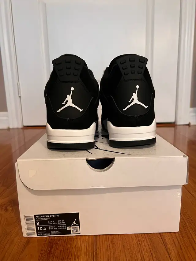 Jordan 4 white thunder in Men's Shoes in Mississauga / Peel Region - Image 4