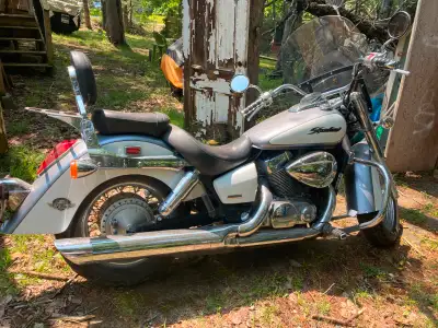 750 Shadow Aero, shaft drive, Honda Vtwin two tone paint. Just a nice working fuel sipping reliable...