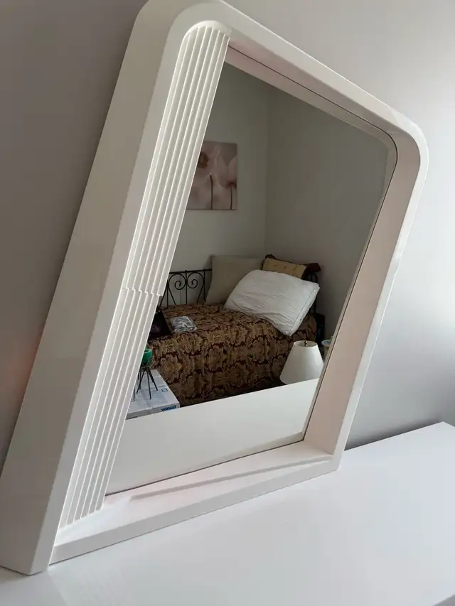 retro dresser with light up mirror in Dressers & Wardrobes in Strathcona County - Image 6