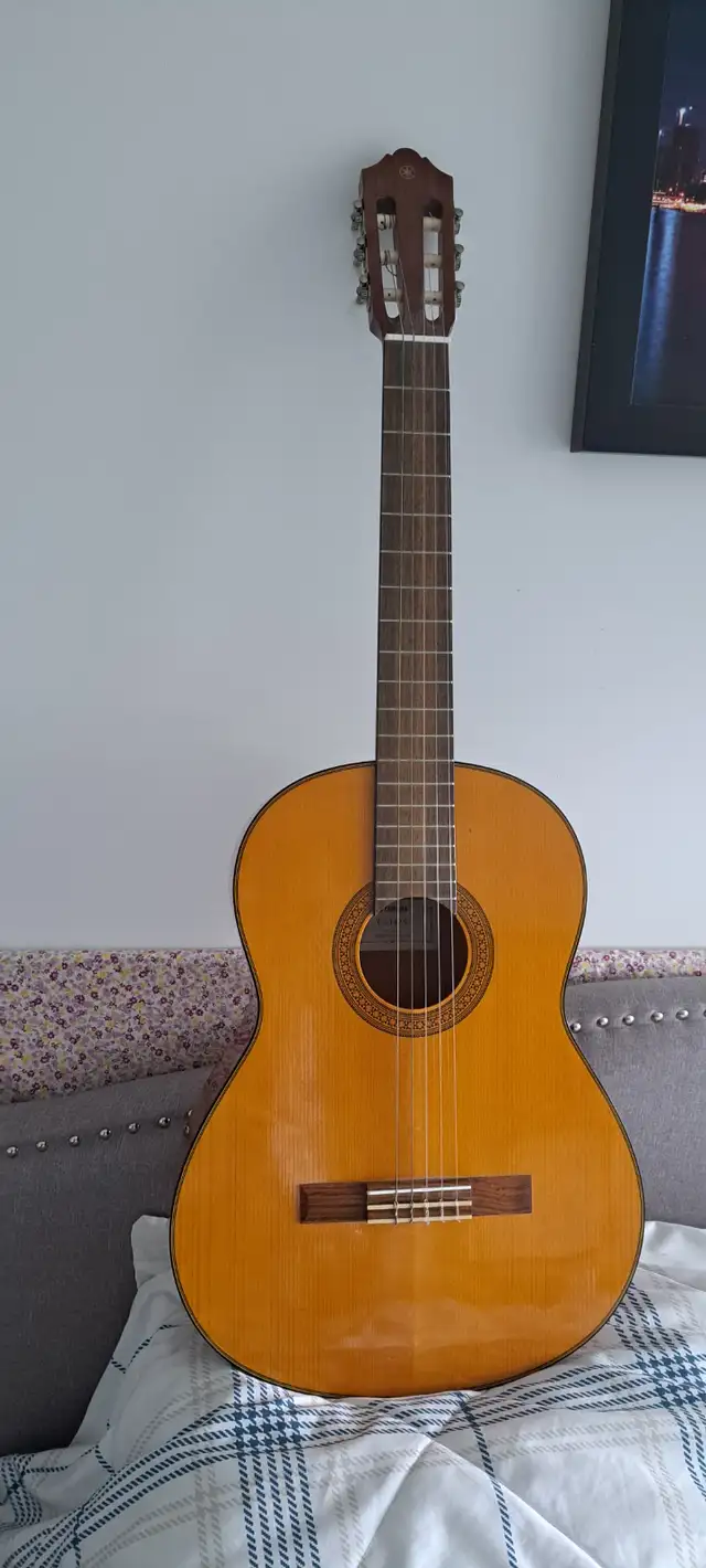 Yamaha CG142S Solid Spruce Top Classical Guitar in Guitars in Markham / York Region - Image 3