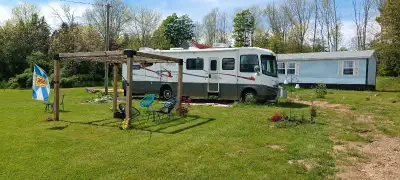 2003 coachman Aurora 36 feet work horse chassis and Alison transmission great condition washer and d...