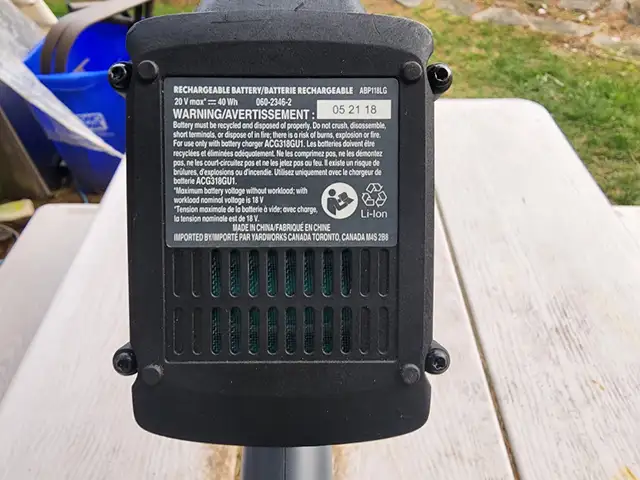 Yardworks 20 V Cordless Telescopic GrassTrimmer Edger Weedwacker in Lawnmowers & Leaf Blowers in Windsor Region - Image 3