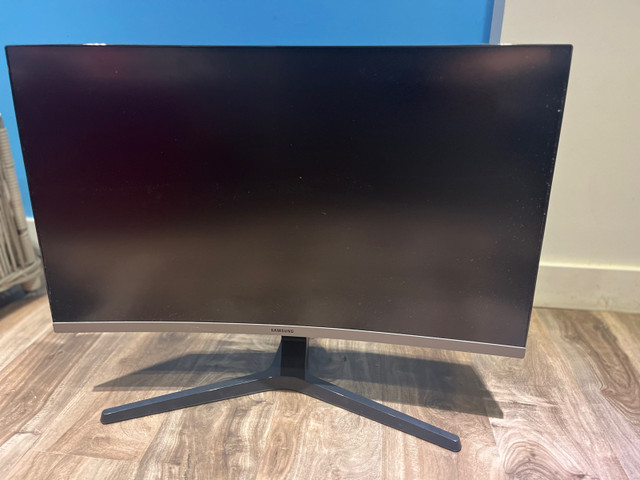 Samsung 27" FHD Curved Monitor in Monitors in Bedford
