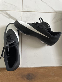 Brand new Nike  soccer shoe US 5Y