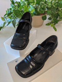 Used size 6 Women's Real Leather shoes pickup at west side