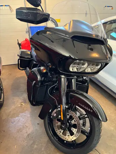 Low kms on this unit as I don’t ride it. 62 kms yes 62. it has stage one, two pipes into one Rinehar...
