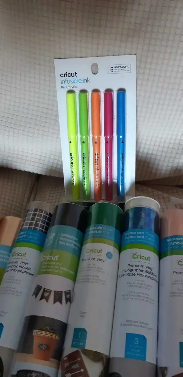 cricut craft vinyl  in Hobbies & Crafts in Hamilton - Image 4