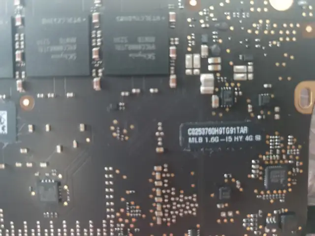 Mac Book Air logic motherboard in Laptops in City of Toronto - Image 4