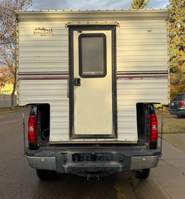 2009 Chevrolet Silverado 2500HD 4x4 with Kenkraft Camperette in Cars & Trucks in Edmonton - Image 3
