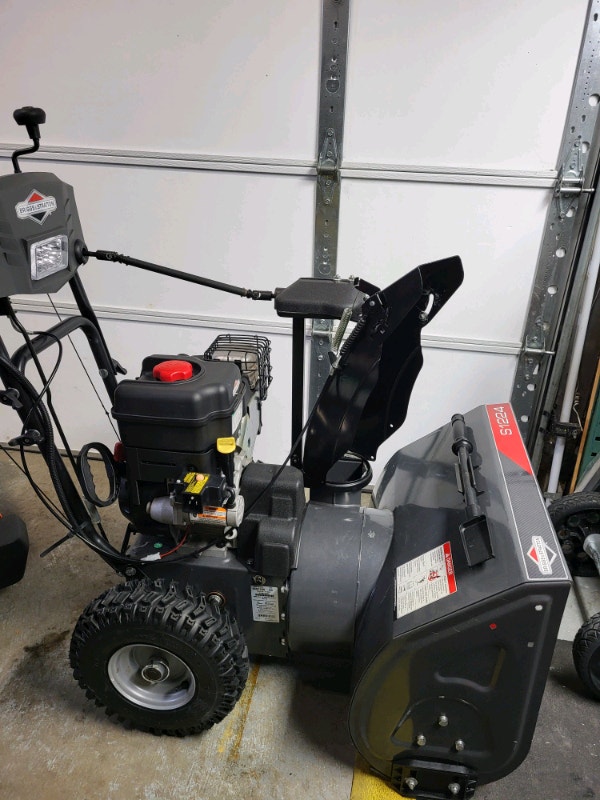 24" Briggs and Stratton Snowblower Snowblowers Gatineau Kijiji