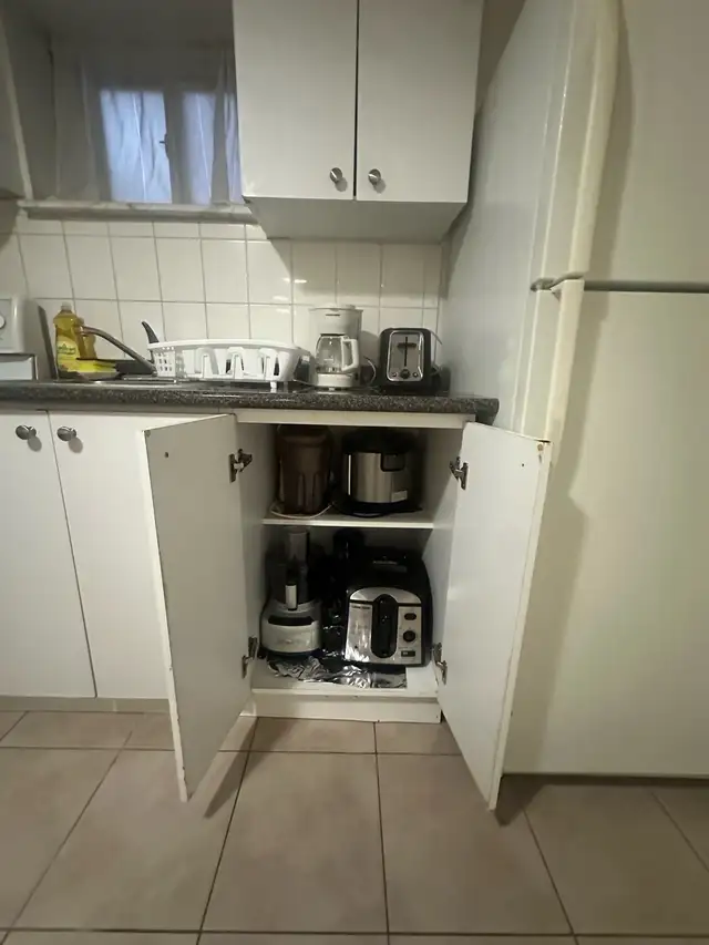 in a basement, studio unit is available for rent in Ontario in Canada - Image 9