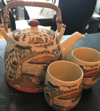 Teapot with 2 cups