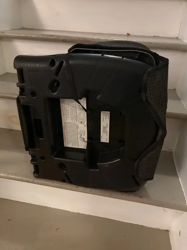 Booster Car Seat in Strollers, Carriers & Car Seats in Oakville / Halton Region - Image 4