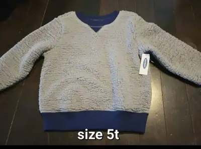Boys size 5t fleece sweater (new with tag), View more