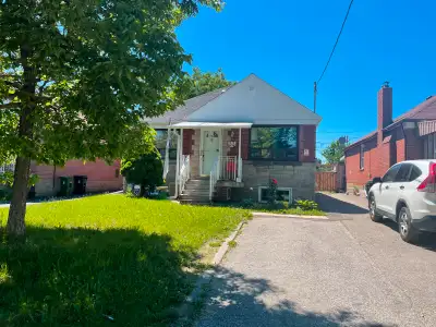 3 BEDROOM APARTMENT FOR RENT (Wilson/Bathurst)