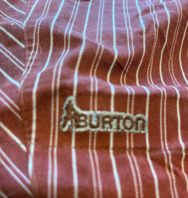 XS Burton special edition striped snowboard jacket in Snowboard in Calgary - Image 3