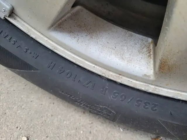 Kia Sorento summer rims and tires in Tires & Rims in Regina - Image 3