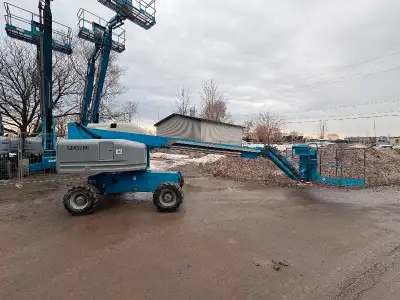 FOR SALE 2001 Genie S45 4x4 Gas Ford engine 5’ jib 45’ total reach 8’ platform width Excellent shape...
