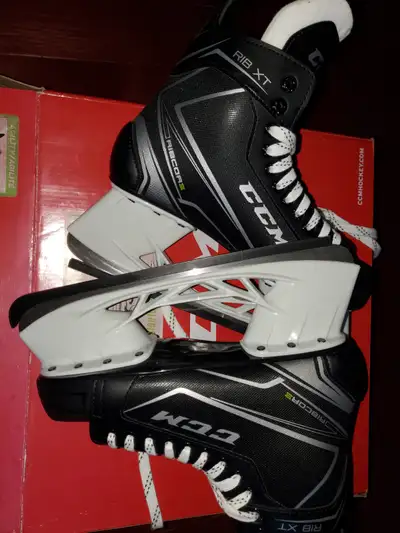 Skates Men size 8 never used in box, View more