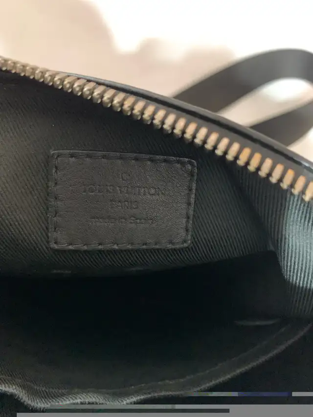 Louis Vuitton discovery bb messenger in Other in City of Toronto - Image 8