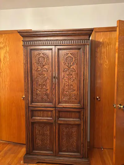 Oak Armoire (Garde monsieur), View more